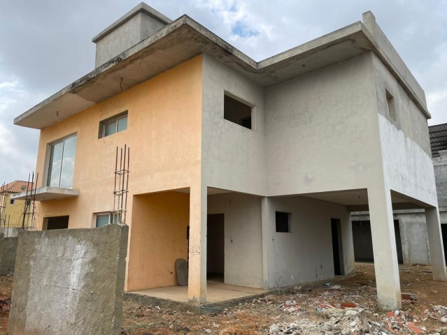 A Venda Vivenda V3 tosca com anexo, no Parque Residencial Esperança, Via Expressa.