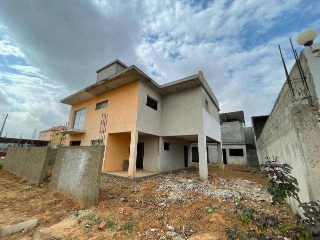 A Venda Vivenda V3 tosca com anexo, no Parque Residencial Esperança, Via Expressa.