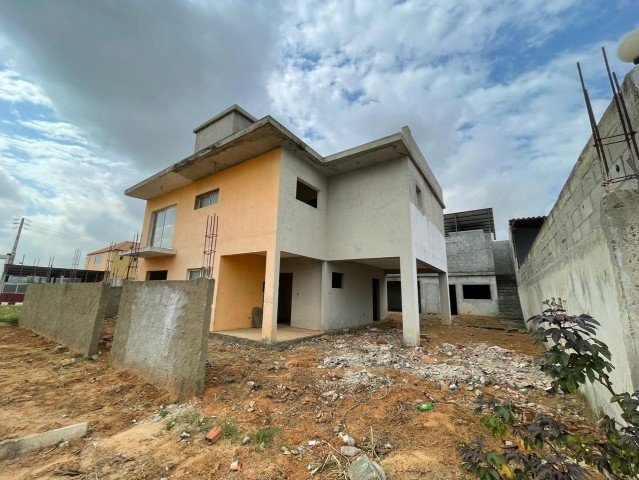 A Venda Vivenda V3 tosca com anexo, no Parque Residencial Esperança, Via Expressa.