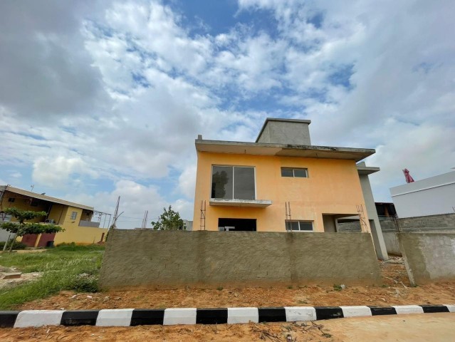 A Venda Vivenda V3 tosca com anexo, no Parque Residencial Esperança, Via Expressa.