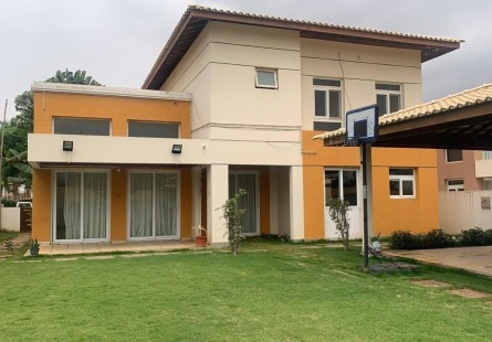 Vivenda V4 com anexo, no condomínio Riviera, Talatona.