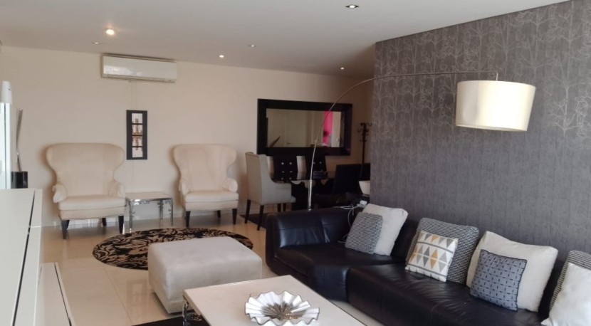 A Venda Apartamento T3 mobiliado Condomínio Talatona Plaza