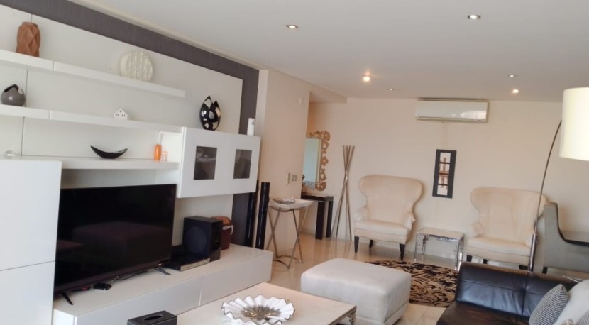 A Venda Apartamento T3 mobiliado Condomínio Talatona Plaza