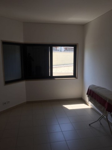 A Venda Apartamento T3, mobiliado, no Condomínio Jardins do Talatona, Talatona.