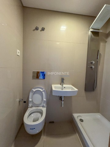 A Venda Luxuoso apartamento T2, mobiliado, no Edifício Kanhangulo, Ingombotas