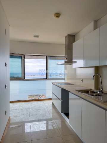 A Venda Luxuoso apartamento T2, mobiliado, no Edifício Kanhangulo, Ingombotas