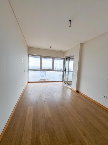 A Venda Luxuoso apartamento T2, mobiliado, no Edifício Kanhangulo, Ingombotas