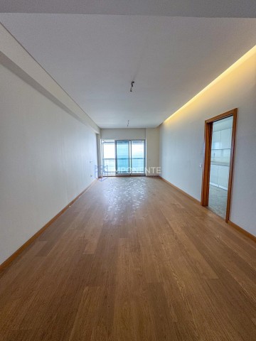 A Venda Luxuoso apartamento T2, mobiliado, no Edifício Kanhangulo, Ingombotas