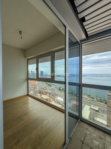 A Venda Luxuoso apartamento T2, no Edifício Kanhangulo, Ingombotas.