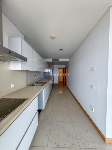 A Venda Luxuoso apartamento T2, no Edifício Kanhangulo, Ingombotas.