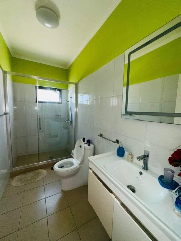 A Venda Vivenda V3 com anexo e piscina, mobilada, no condomínio Candando, Patriota.