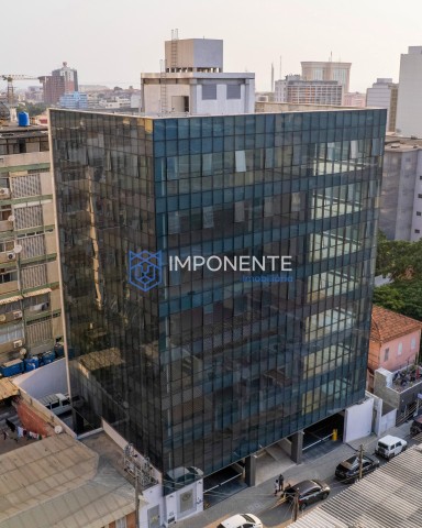 A Venda Edifício comercial de escritórios nas Ingombotas.