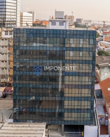A Venda Edifício comercial de escritórios nas Ingombotas.