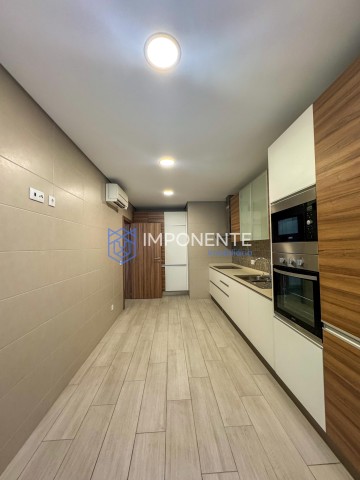 A Venda Luxuoso apartamento T2, nas Torres da Cidadela, Avenida Nelitos Soares.