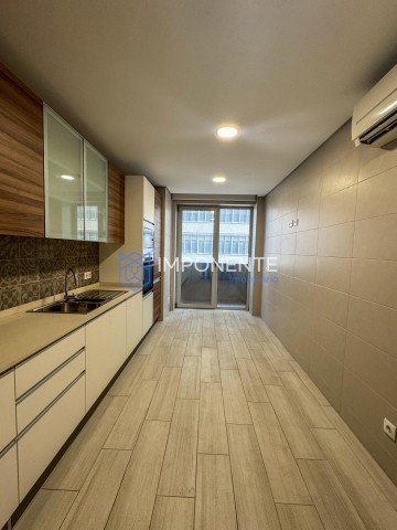 A Venda Luxuoso apartamento T2, nas Torres da Cidadela, Avenida Nelitos Soares.