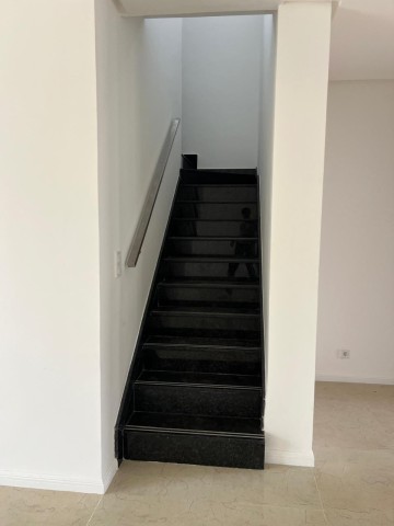 A Venda Vivenda V3 duplex, na Urbanização Boa Vida, Via Expressa.