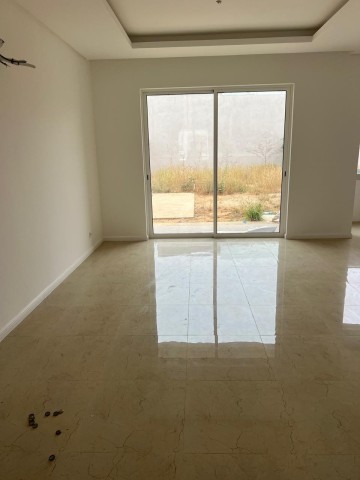 A Venda Vivenda V3 duplex, na Urbanização Boa Vida, Via Expressa.