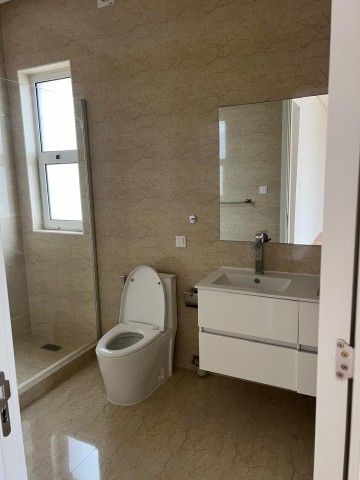 A Venda Vivenda V3 duplex, na Urbanização Boa Vida, Via Expressa.
