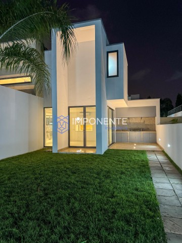 A Venda Luxuoso Condomínio de 4 casas, de alto padrão, trata-se do Condomínio Ouro Verde, no Talatona.