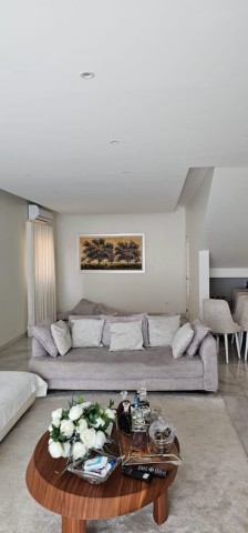 A Venda Luxuosa vivenda V4 com piscina e anexo, por detrás da Mundial Seguro, Talatona.