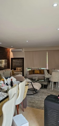 A Venda Luxuosa vivenda V4 com piscina e anexo, por detrás da Mundial Seguro, Talatona.