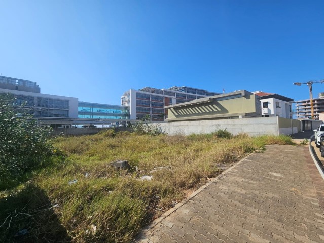 A Venda Terreno 700m², no prestigioso condomínio Sodimo, Praia do Bispo.