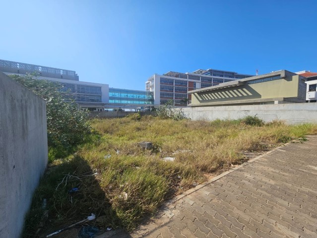 A Venda Terreno 700m², no prestigioso condomínio Sodimo, Praia do Bispo.