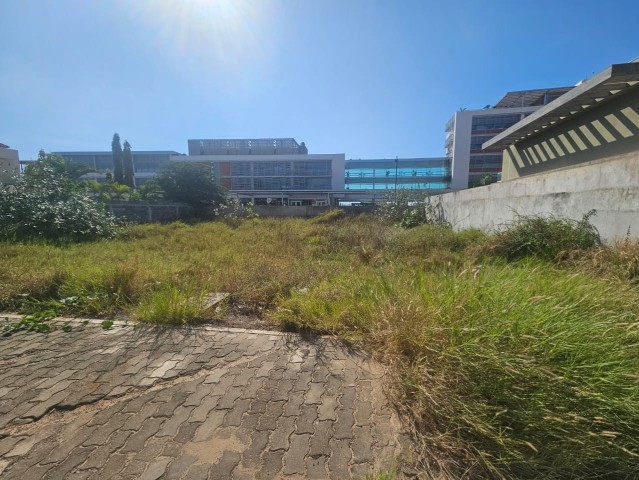 A Venda Terreno 700m², no prestigioso condomínio Sodimo, Praia do Bispo.