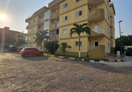 Apartamento T3, no Condomínio Vale dos Pássaros, em Talatona.