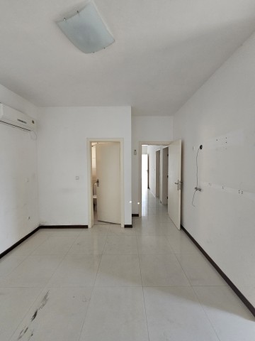 A Venda Apartamento T3, no Condomínio Vale dos Pássaros, em Talatona.
