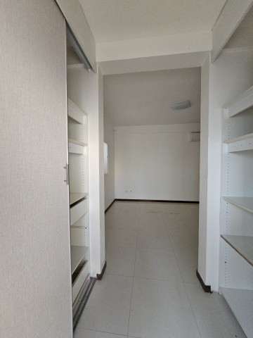 A Venda Apartamento T3, no Condomínio Vale dos Pássaros, em Talatona.