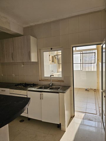 A Venda Apartamento T3, no Condomínio Vale dos Pássaros, em Talatona.