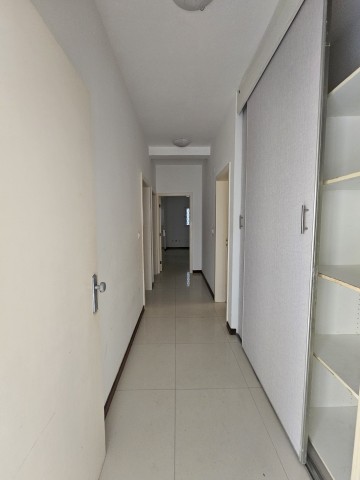 A Venda Apartamento T3, no Condomínio Vale dos Pássaros, em Talatona.