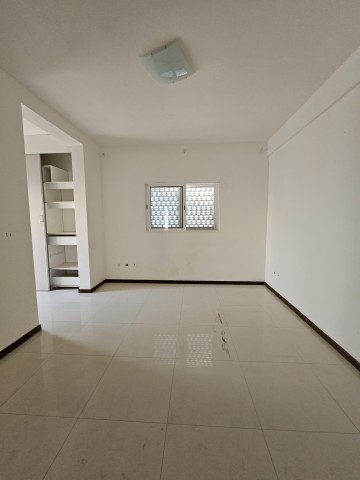 A Venda Apartamento T3, no Condomínio Vale dos Pássaros, em Talatona.