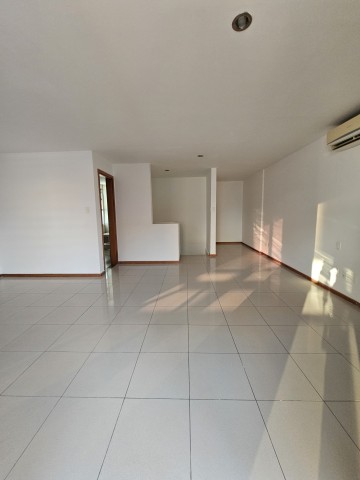 A Venda Apartamento T1, no Belas Business Park, Talatona.