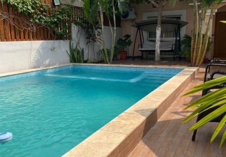 Vivenda V3 térrea com piscina e anexo, no condomínio Florensa (Ensa), Talatona.