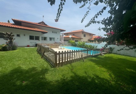 Vivenda V4 alterada para V3 com piscina, parcialmente mobiliada, no condomínio Atlântico Sul, Talatona.