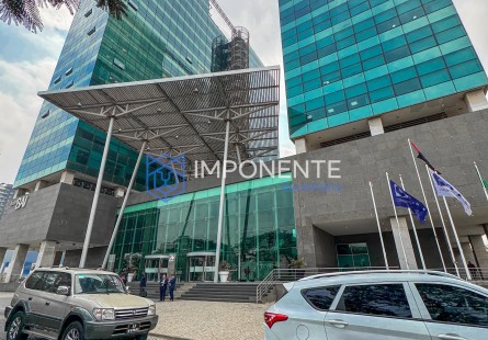 Escritório de 650m², na Torre BAI, Maianga.