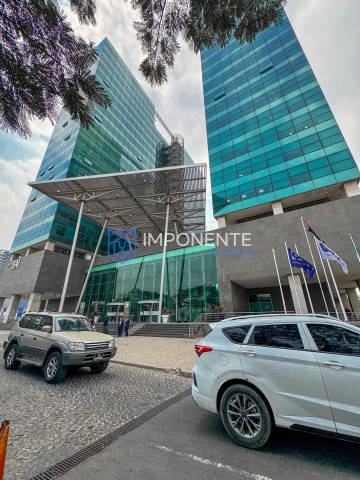 A Venda Escritório de 650m², na Torre BAI, Maianga.