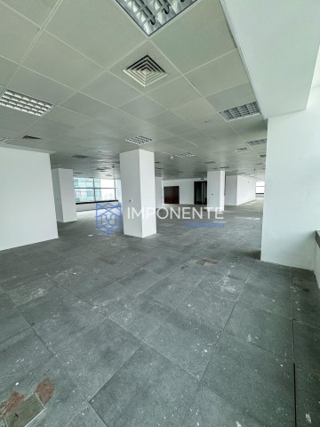 A Venda Escritório de 650m², na Torre BAI, Maianga.