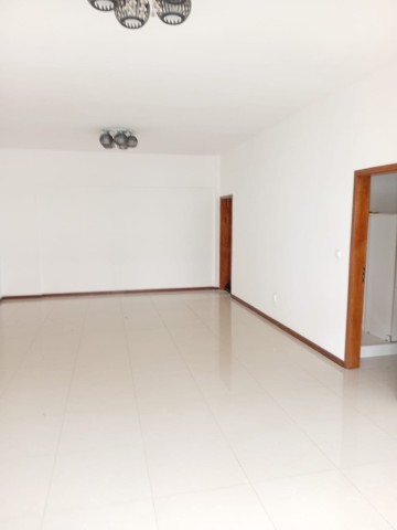A Venda Apartamento de tipologia T3 a venda