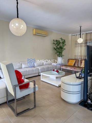 A Venda Vivenda V3 com anexo e piscina, no condomínio Golden de Talatona, Talatona.