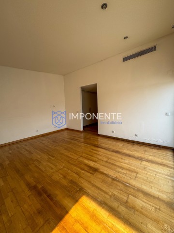 A Venda Arrendar: Vivenda V3 com piscina, no condomínio Dalm, Talatona
