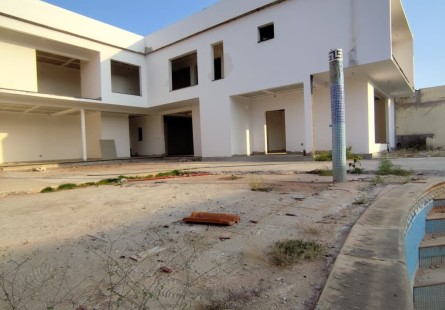 Anúncio Vivenda V3+1 com piscina e anexo, no Patriota, antes das Bombas da Total.