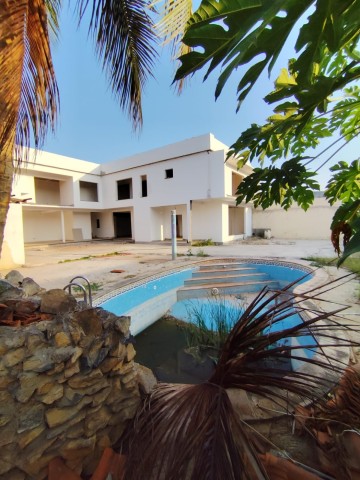 A Venda Vivenda V3+1 com piscina e anexo, no Patriota, antes das Bombas da Total.