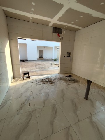 A Venda Vivenda V3+1 com piscina e anexo, no Patriota, antes das Bombas da Total.
