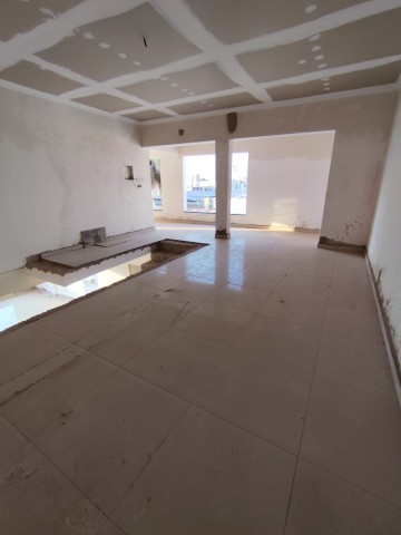 A Venda Vivenda V3+1 com piscina e anexo, no Patriota, antes das Bombas da Total.