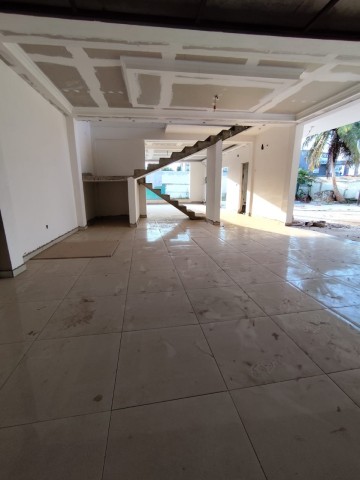 A Venda Vivenda V3+1 com piscina e anexo, no Patriota, antes das Bombas da Total.