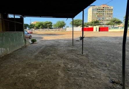 Anúncio Terreno entre as Torres da Cidadela, avenida Nélito Soares, Cidade de Luanda.