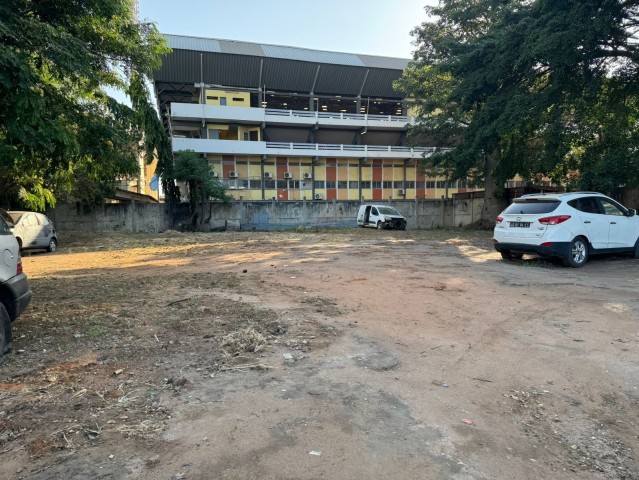 A Venda Terreno entre as Torres da Cidadela, avenida Nélito Soares, Cidade de Luanda.